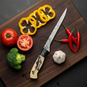 Couteau à filet en acier Damas fait main |   Couteau utilitaire de cuisine multi-usages ambidextre de 8 pouces |   Cadeau personnalisé avec poignée en os de chameau - Product Image 1