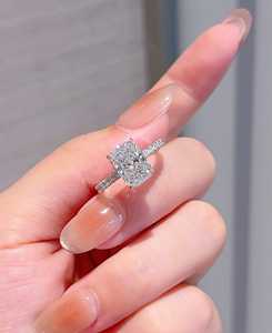 Bague de fiançailles en diamant de laboratoire taille coussin allongée 3 carats, certifiée IGI - Product Image 2