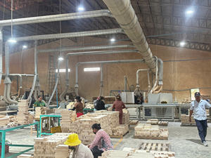 Planche de comptoir en bois de caoutchouc massif pour cuisine, panneau de table en bois massif, prix d'usine du Cambodge, vente en gros - Product Image 2