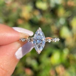 Anillo de Compromiso y Boda Clásico de Lujo con Diamante Ovalado de 2.35 Quilates Cultivado en Laboratorio, Certificado IGI, Chapado en Oro de 14K y Engaste Invisible - Product Image 1