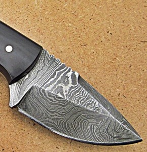 Couteau à désosser droit en acier Damas fait main Edge Master Manufacture, manche en corne, personnalisable OEM/ODM, qualité industrielle - Product Image 3