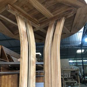 Mesa de Bar Redonda de Madera de Teca Estilo Japandi Moderno, Mesa Alta de Bistró de Madera Sólida de Mediados de Siglo con Diseño Único de Pedestal con Patas Curvas - Product Image 3