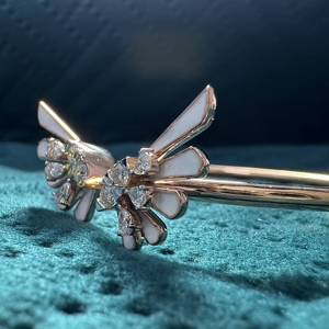 กำไลข้อมือรูปปีกทองคำโรสโกลด์ 18K ประดับเพชรทรงหยดน้ำและทรงกลมเพาะเลี้ยง 0.548 กะรัต น้ำหนัก 10.62 กรัม ทองคำแท้ ของขวัญสำหรับผู้หญิง เครื่องประดับสำหรับงานปาร์ตี้ - Product Image 4
