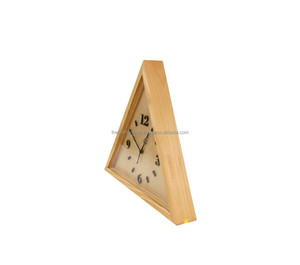 Horloge murale triangulaire en bois de style Art déco moderne, faite à la main, de luxe, pour la décoration de mariage, de maison, de bureau ou de salon - Product Image 3