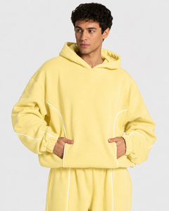Sweat à capuche décontracté surdimensionné pour homme avec ligne contrastante jaune, en molleton premium - Product Image 1