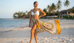 Elegante Vestido Maxi de Playa con Cuello Halter para Mujer, sin Mangas, Estampado Digital, en Tela Ligera Tejida - Product Image 3