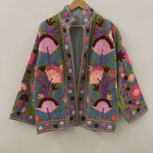 Chaqueta de terciopelo estilo bohemio con bordado Suzani, abrigo étnico vintage hecho a mano, prenda de moda llamativa. - Product Image 1