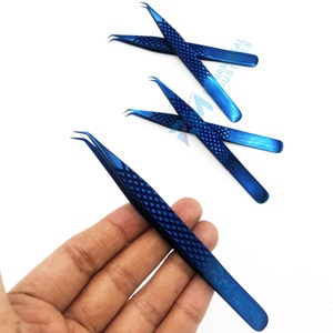 Pinzas Profesionales para Extensión de Pestañas RMI con Logotipo Personalizado, Agarre de Diamante, Acero Inoxidable Japonés, Plasma Azul, Punta en Ángulo de 45 Grados - Product Image 3