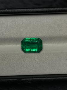 พลอยมรกตสีเขียวธรรมชาติทรงแปดเหลี่ยม ตัดแบบ ZM สำหรับทำเครื่องประดับ - Product Image 5