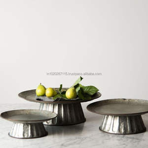 Soporte de exhibición de pasteles hecho de metal de hierro forjado negro para eventos formales y servicio de postres estilo buffet - Product Image 1