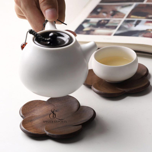 Ensemble de sous-verres en bois faits à la main en forme de fleur. Vaisselle de qualité supérieure en cerisier et noyer au design moderne pour la décoration de salons de thé et de cafés (vente en gros) - Product Image 5