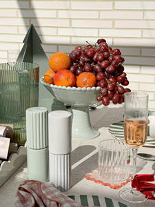 Exquisito Molinillo de Sal y Pimienta de Laca Acanalado, Forma Delgada, Hecho a Mano, Esencial para el Comedor - Product Image 3