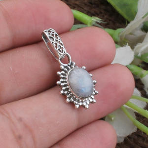 Pendentif en Pierre de Lune Arc-en-ciel Naturelle, Argent Sterling 925, Collier avec Pierre Précieuse à Éclat Bleu, Bijou Charmant pour Femme - Product Image 1