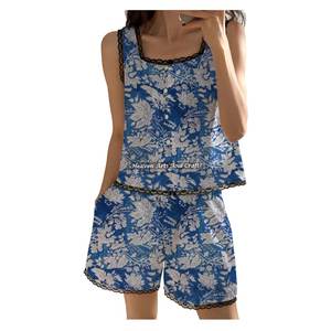 Ensemble de pyjama floral 2 pièces pour femme, débardeur à volants et short à bordure en dentelle, ensemble de loungewear avec haut à manches volantées - Product Image 1