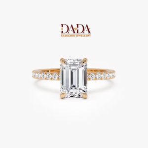 Bague de fiançailles solitaire taille émeraude pour femme, bague de mariage classique à quatre griffes style cathédrale - Product Image 6