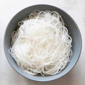 Nouilles de vermicelles de fèves vertes du Vietnam, lisses et séchées, emballage en sachet transparent - Product Image 1