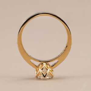 แหวนเพชร CVD ทรงรี 2.00 กะรัต ดีไซน์ดอกไม้ สวยงาม ผลิตในห้องปฏิบัติการ ทองคำ 14K สีเหลือง สำหรับเป็นของขวัญเจ้าสาวหรืองานฉลองครบรอบ - Product Image 5