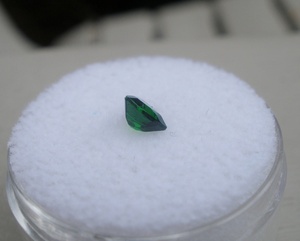 Diopside vert chromé, pierre précieuse naturelle en forme de trion, 5 mm - Product Image 2