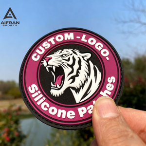 Patch en caoutchouc PVC personnalisé Aifran avec fixation auto-agrippante pour chapeaux, sacs à dos, vêtements – Patch logo durable - Product Image 5