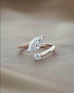 Anillo de banda abierta con diamante marquesa de 1.01 quilates Toi Et Moi para mujer, oro amarillo de 14k, joyería de compromiso y boda con diamante cultivado en laboratorio para ella - Product Image 1
