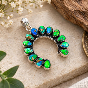 Collar con Colgante de Turquesa Dalia Verde Pavo Real, Plata de Ley 925, Joyería Boho Vintage del Suroeste - Product Image 1
