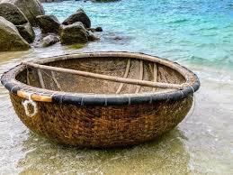 Bote de Bambú Ecológico Hecho en Vietnam para Transporte Costero y Experiencia Cultural, Incluye Banco - Product Image 3