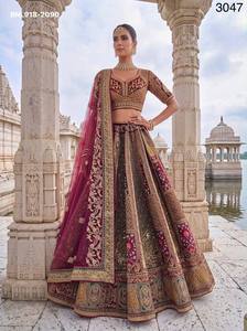 Conjunto de Lehenga de terciopelo para boda con apliques de Dori, motivos tradicionales, lentejuelas, hilo y flores coloridas - Proveedor indio - Product Image 4