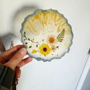 Sous-verres en résine imperméables faits à la main avec un design rustique, fabriqués avec des matériaux écologiques pour des intérieurs artistiques durables - Product Image 3