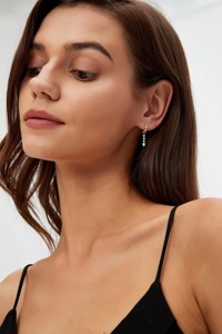 Pendientes de Lujo con Cadena de Oro de 14K y Diamante Cultivado en Laboratorio en Forma de Pera, Estilo Minimalista y Elegante para Mujer, Ideales para Fiestas - Product Image 3
