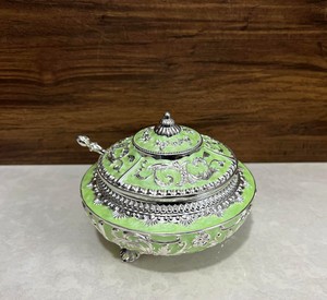 Élégant pot en verre et métal bohème Nirmala Handicrafts avec cuillère, motif nature morte en relief, pour décoration de table et de maison (pour produits secs) - Product Image 1