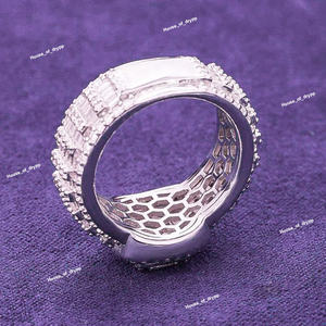 แหวนเพชรโมอิสซาไนต์เงินแท้ 925 ดีไซน์ทันสมัย ประดับเพชรทรงสี่เหลี่ยมตรงกลาง สำหรับเครื่องประดับที่โดดเด่นและทันสมัย - Product Image 5