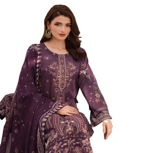 Vente à prix réduit Costumes indiens brodés de luxe Robes de mariée par Ramsha Vente entière Robes indiennes pour femmes Costumes Anarkali - Product Image 1
