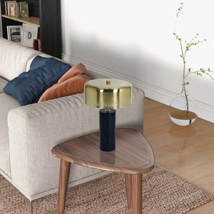 Lámpara de Escritorio Pequeña Moderna de Nuevo Diseño, Fácil de Instalar, Utilizada como Lámpara de Mesa de Noche para Leer, Disponible en Estados Unidos - Product Image 3