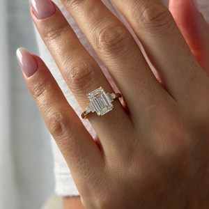 4 Carat <b>Emerald</b> Cut Diamond Five Stone Engagement <b>Ring</b> in White Gold , IGI Certified - Product Image 1