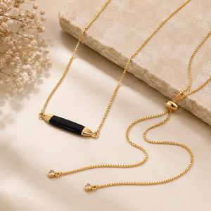Collier Pendentif Minimaliste en Onyx Noir Naturel Unique et Ajustable avec Placage Électrolytique à Station Unique et Fermoir Coulissant - Product Image 3