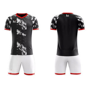 Tenue d'équipe de football personnalisée OEM, maillot et short de football respirants de haute qualité, taille plus, imprimé, 100% polyester, protection UV - Product Image 1