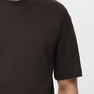 Pull col rond pour homme de qualité supérieure, design élégant et tendance avec logo discret, prix usine avantageux. - Product Image 4