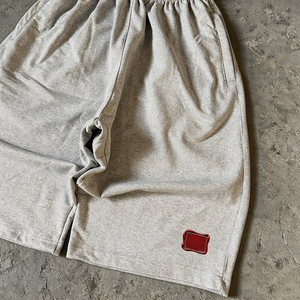 Shorts Bermuda en coton uni pour homme avec taille élastique et détail de patch, design décontracté taille mi-haute - Product Image 4