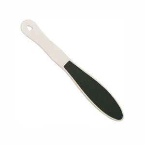 Râpe à pieds en acier inoxydable allemand avec manche long et racloir pour éliminer les callosités et les peaux mortes, idéale pour les soins de beauté - Product Image 3