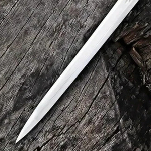 Épée décorative d'inspiration fantastique avec un design de poignée unique et une présentation haut de gamme pour les magasins de collection - Product Image 6