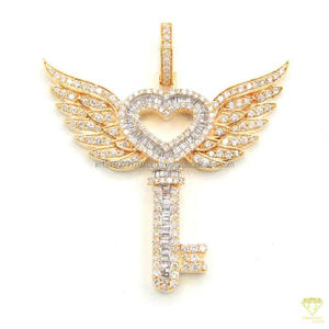 Colgante de Corazón con Alas Personalizado en Plata de Ley 925 con Engaste de Diamante Moissanite de Primera Calidad - Product Image 5