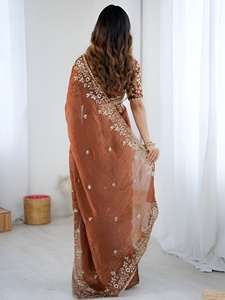 Sari de Chifón Fandy con Bordado Elegante y Aspecto Lujoso, Adornado con Lentejuelas de 3 mm, con Blusa Bordada con Lentejuelas - Product Image 6