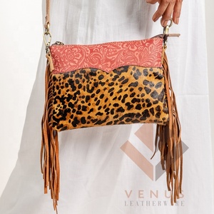 Nouvel arrivage de sacs à main à franges en cuir véritable de style occidental Sac pochette à bandoulière imprimé léopard Sac de sculpture usiné à la main Vêtements de fête - Product Image 1