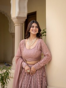 Ensemble Lehenga rose brodé, chemisier à manches longues, jupe plissée, dupatta en tulle, tenue de mariage indienne - Product Image 6
