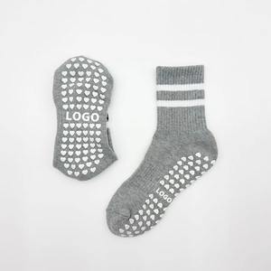 Calcetines de Pilates con Agarre y Logotipo Personalizado para Mujer, Calcetines de Yoga de Algodón Antideslizantes con Agarre en Forma de Corazón, Venta al Por Mayor OEM ODM - Product Image 2