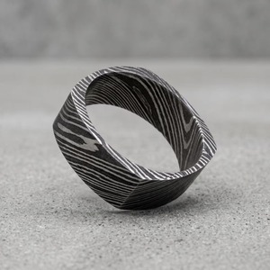 Bague Unisexe Personnalisée Faite à la Main en Acier Damas Plaqué Argent, Design Géométrique Unique, Alliance de Mariage Classique, Troisième Partie - Product Image 5