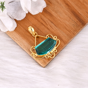 จี้ทองเหลืองดีไซน์เนอร์ประดับไฮโดรอะพาไทต์ทรงเบเซลสำหรับผู้หญิง - Product Image 3