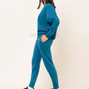 ชุดวอร์มผู้หญิงผ้าฝ้ายเนื้อแน่น ระบายอากาศ กันลม สำหรับฤดูหนาว สวมใส่สบาย แห้งเร็ว น้ำหนักเบา รับทำโลโก้และขนาดตามสั่ง - Product Image 2