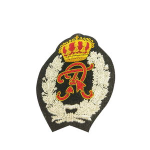 Insignias Bordadas de Alta Calidad y Tamaño Personalizado - Moda de Lujo Ecológica Hecha a Mano en Pakistán - Product Image 5