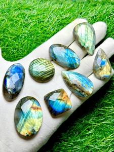 MAHNAJ GEMS ขายส่งพลอยสเปกโตรไลต์ลาบราดอไรต์ธรรมชาติ สีฟ้า/เขียว/เหลือง/น้ำตาล แบบขายยกชุด รูปทรงคุชชั่นคัต คาโบชองส์ สีแฟลชสวยงาม - Product Image 3